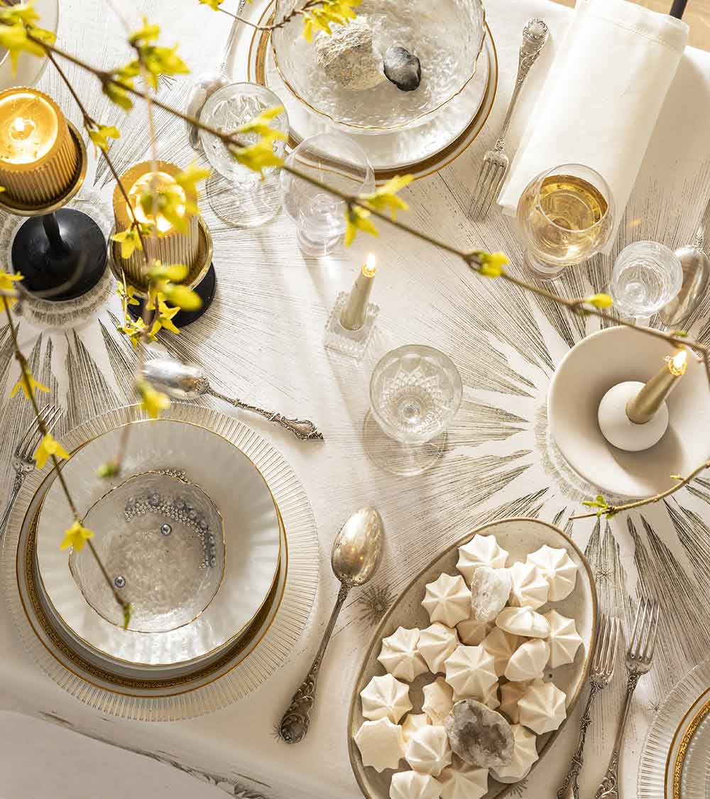 Nappe en lin brodée Poussière d’étoile, fabriquée en France