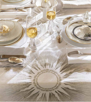 Nappe en lin brodée Poussière d’étoile, fabriquée en France, nappe de réception