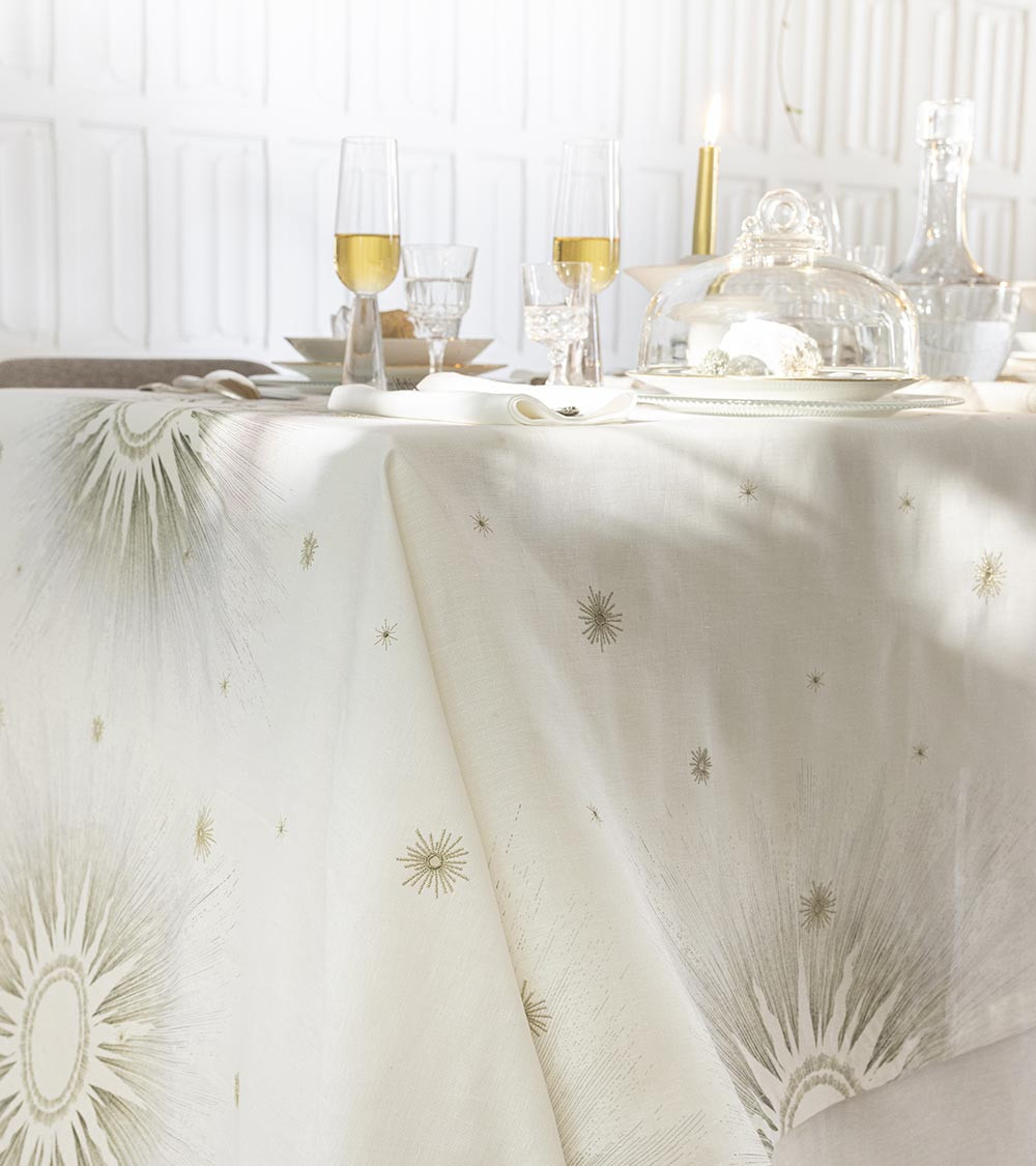 Nappe en lin brodée Poussière d’étoile, fabriquée en France, nappe de réception