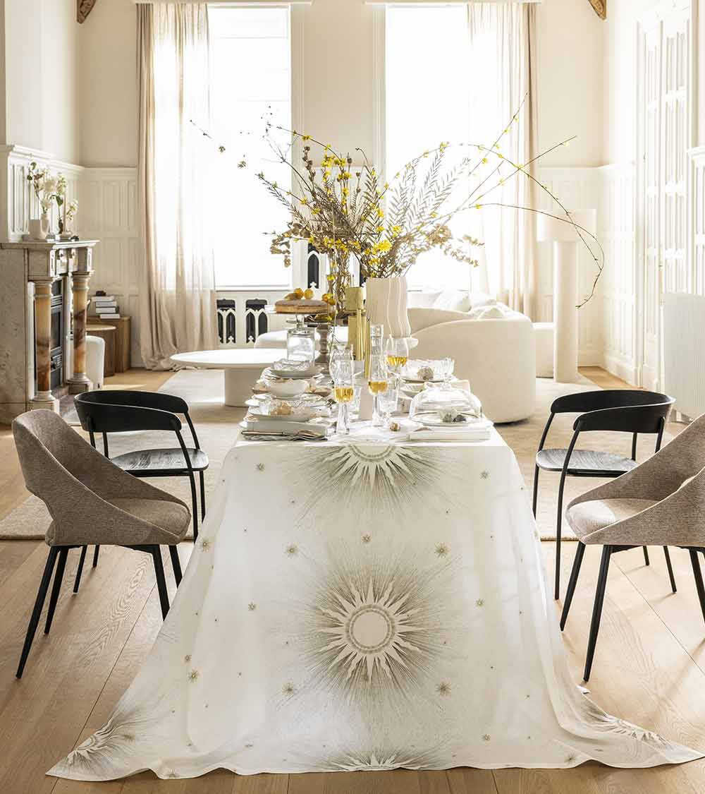 Nappe en lin brodée Poussière d’étoile, fabriquée en France