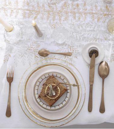 Nappe en lin brodée Fossile fabrication Française, brodé au fil d'or