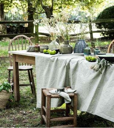 Nappe en lin Chambray Sauge, artisanat français, pour vos repas de prestige