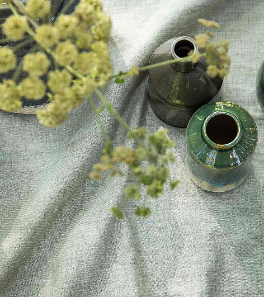 Nappe en lin Chambray Sauge, artisanat français, pour vos repas de prestige