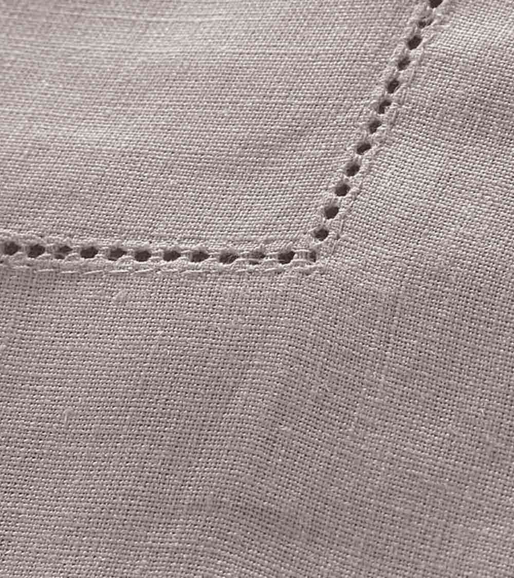Nappe en lin Florence Argent, artisanat français, pour vos repas de prestige