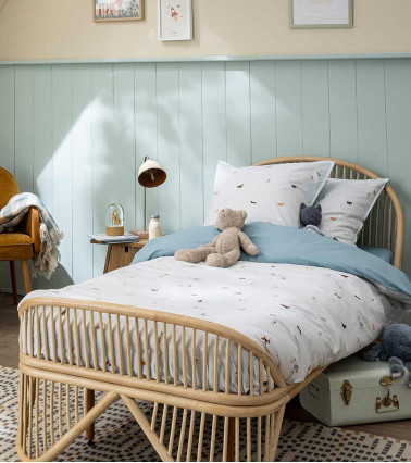 Taie d'Oreiller Percale LA PARADE EN FÊTE, linge de lit pour enfant fabriqué en France, imprimé motif chien sur fond blanc