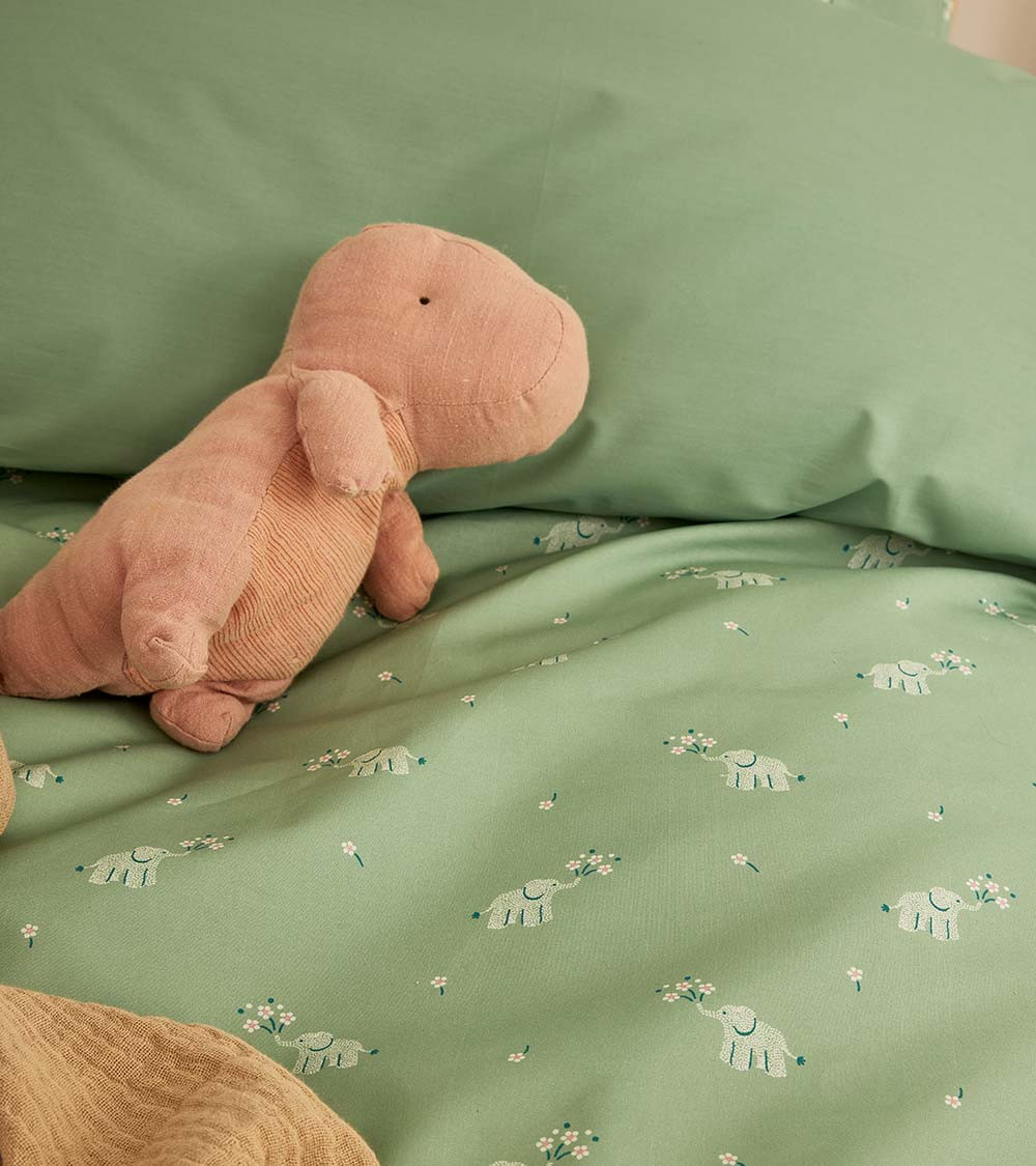 Taie d'Oreiller CUEILLETTE, linge de lit pour enfant fabriqué en France, motif fleuri et éléphants, vert sauge