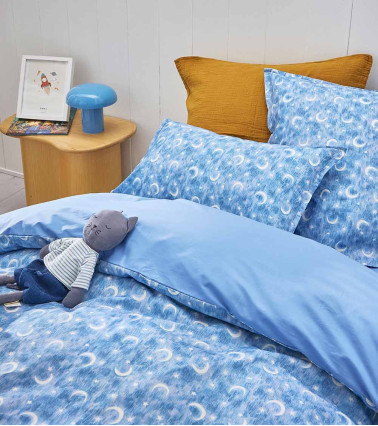 Taie d'Oreiller PETIT RÊVEUR, linge de lit pour enfant fabriqué en France, motif étoilé et lune bleu, ciel, nuit