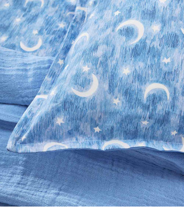 Taie d'Oreiller PETIT RÊVEUR, linge de lit pour enfant fabriqué en France, motif étoilé et lune bleu, ciel, nuit