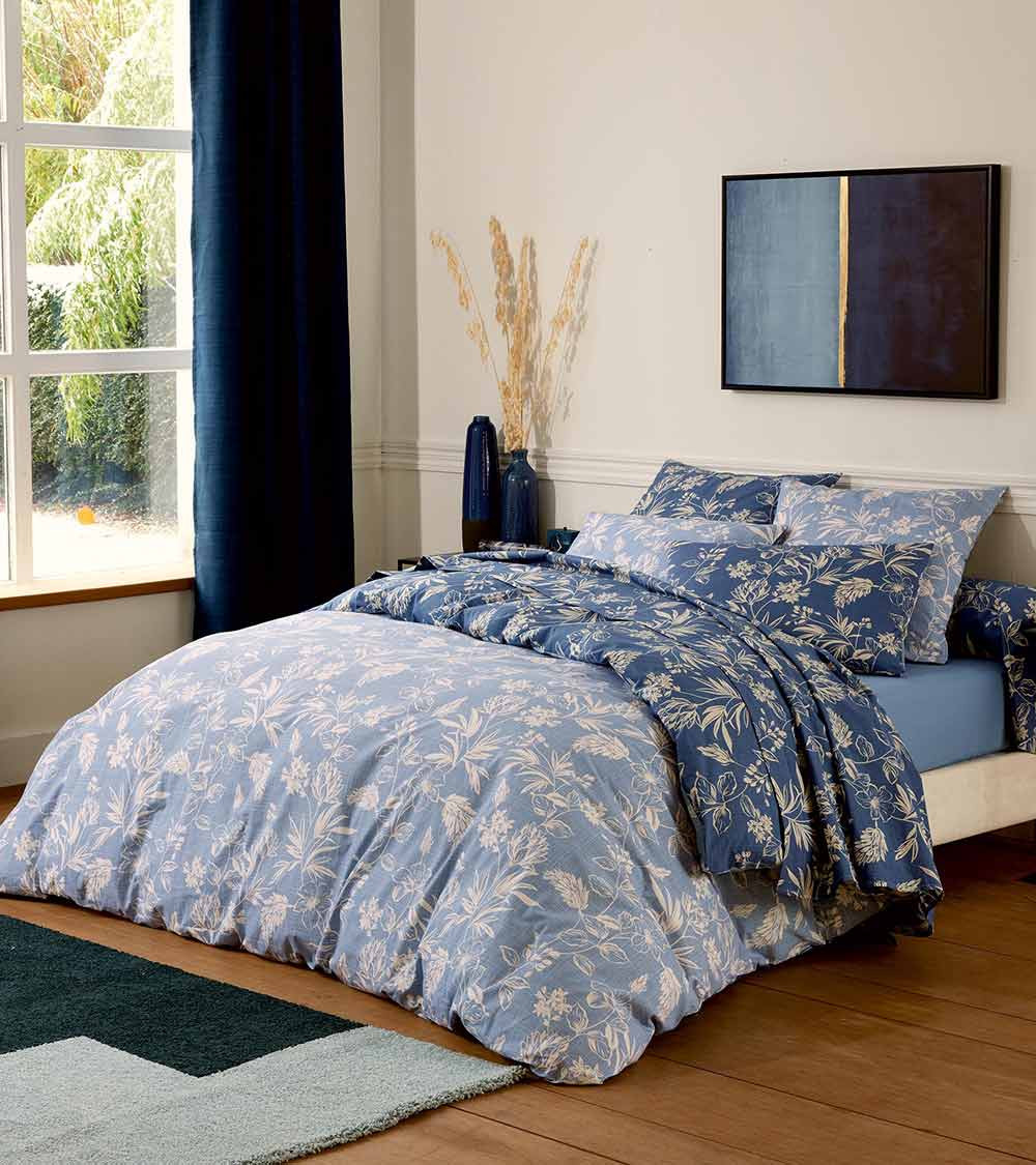 Taie de traversin percale de coton ELOÏSE ARDOISE, linge de lit fabriqué en France, bleu foncé motif floral