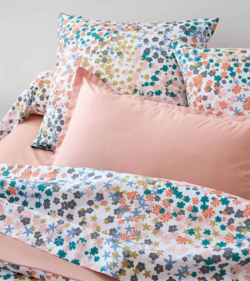 Taie de traversin percale de coton LOLITA OPALE, linge de lit fabriqué en France, motif fleuri multicolore, rose poudré opale