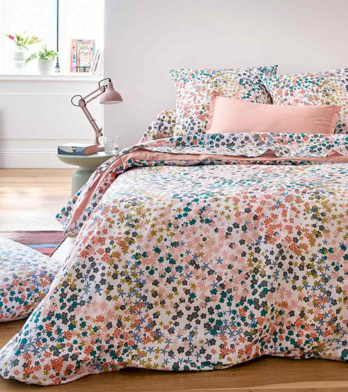 Taie de traversin percale de coton LOLITA OPALE, linge de lit fabriqué en France, motif fleuri multicolore, rose poudré opale