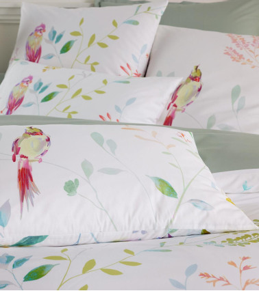 Taie d'oreiller percale ZÉPHYR, linge de lit fabriqué en France, motif aquarelle feuillages et oiseaux sur fond blanc