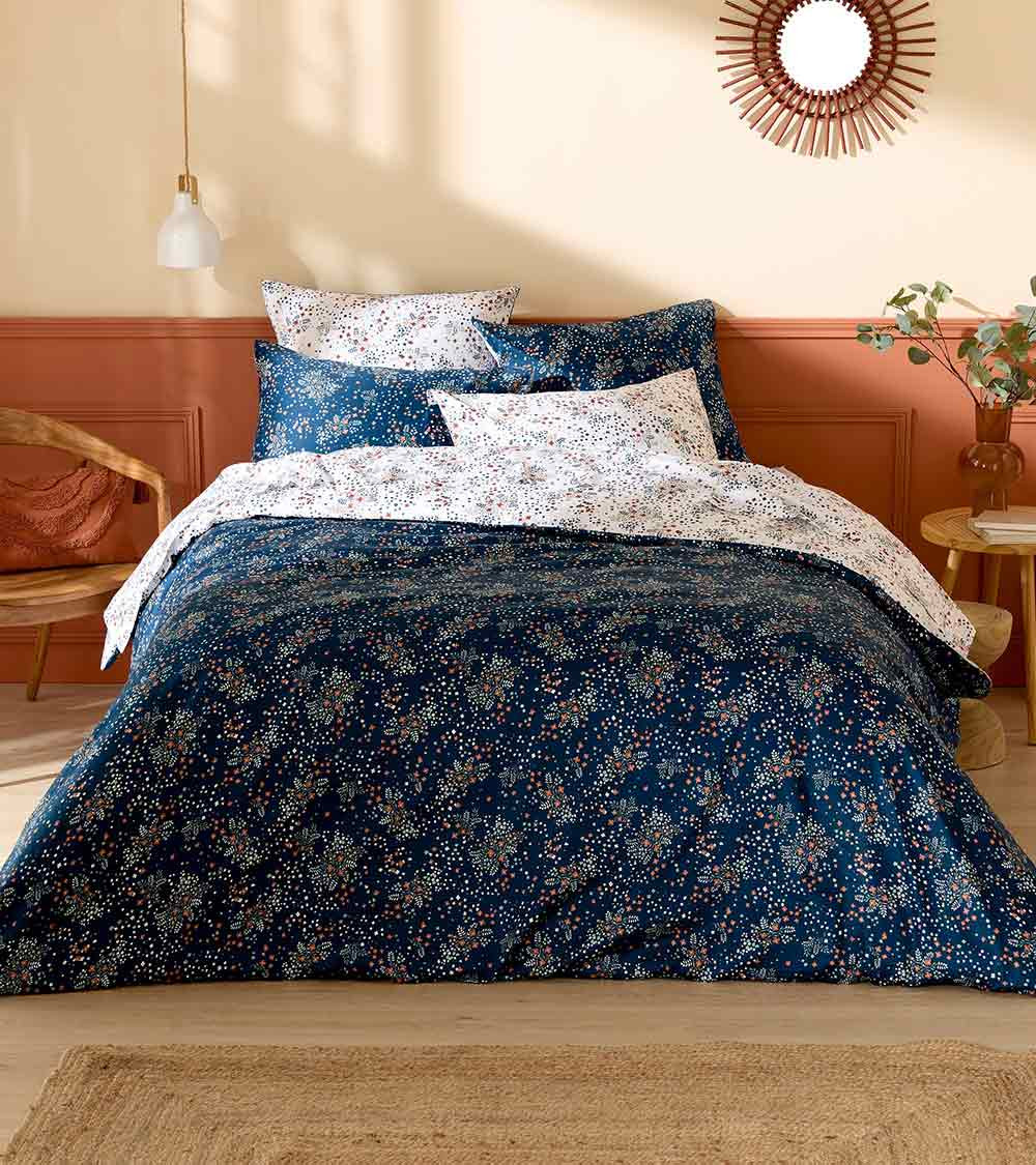 Drap de lit en satin de coton LILOU MARINE, drap plat, linge de lit fabriqué en France, motif fleuri blanc et bleu marine
