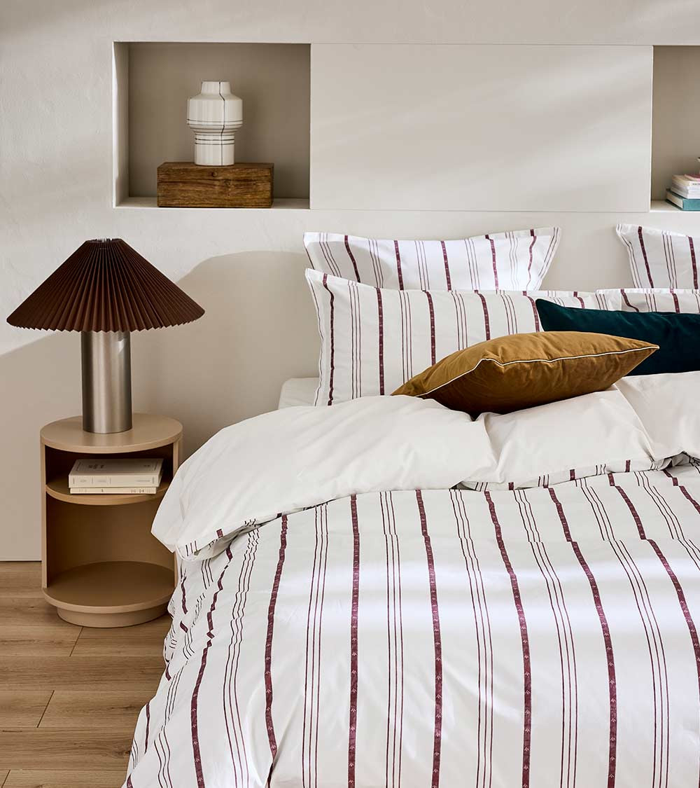 Housse de Couette Percale ÉPURE, linge de lit imprimé, fabriqué en France, motif lignes prune sur fond blanc