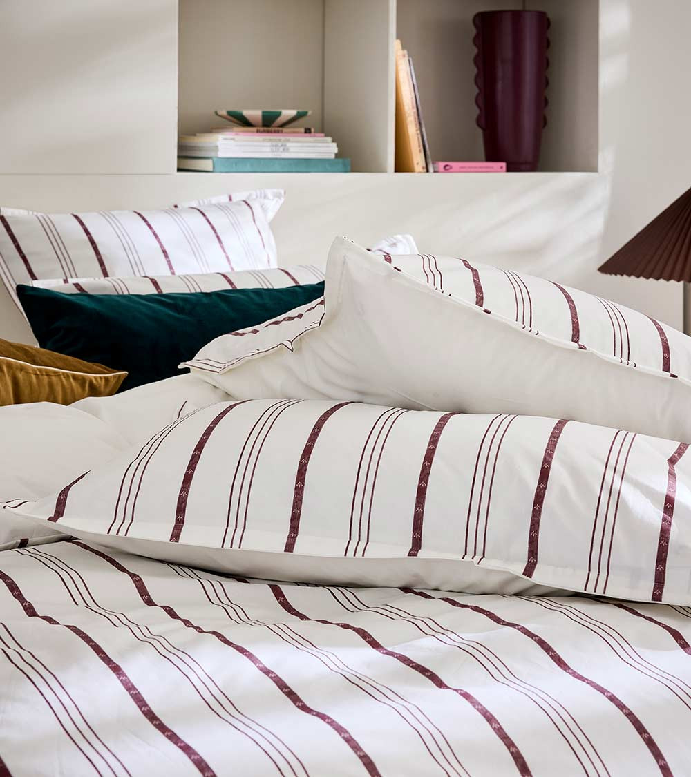 Housse de Couette Percale ÉPURE, linge de lit imprimé, fabriqué en France, motif lignes prune sur fond blanc