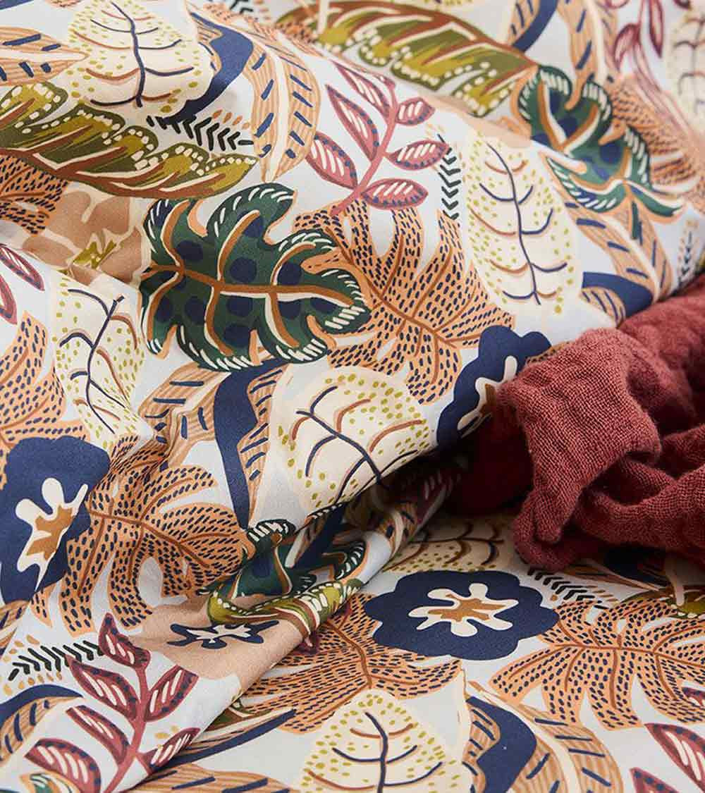 Housse de Couette Percale OHANA, linge de lit imprimé fabriqué en France, motif fleuri feuillages multicolore, jungle