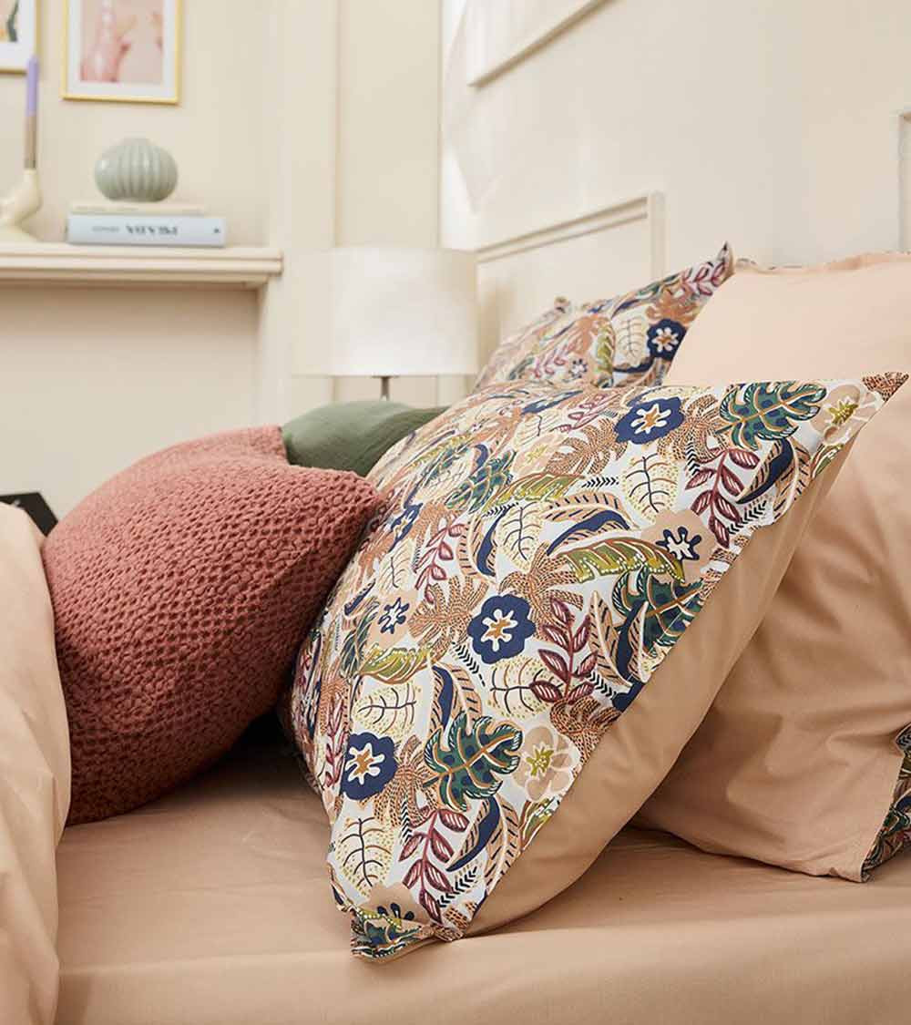 Housse de Couette Percale OHANA, linge de lit imprimé fabriqué en France, motif fleuri feuillages multicolore, jungle