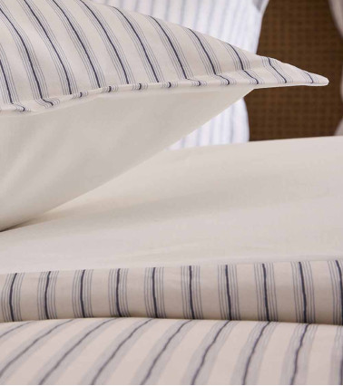 Taie d’oreiller TISSAGE en percale de coton rayée bleue fabriquée en France