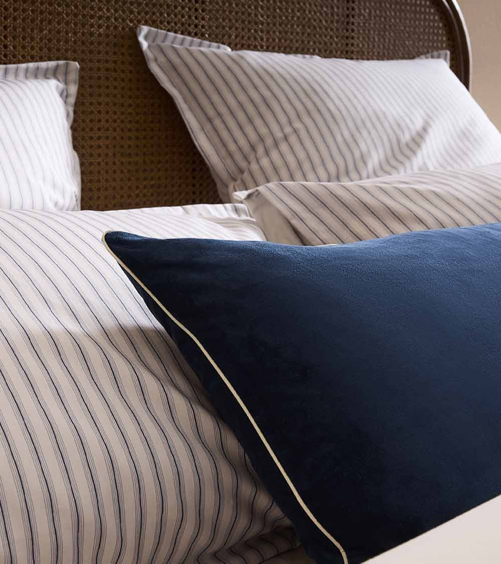 Taie d’oreiller TISSAGE en percale de coton rayée bleue fabriquée en France
